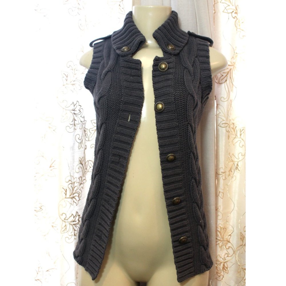 Gray Cable Knit Sleeveless Cardigan